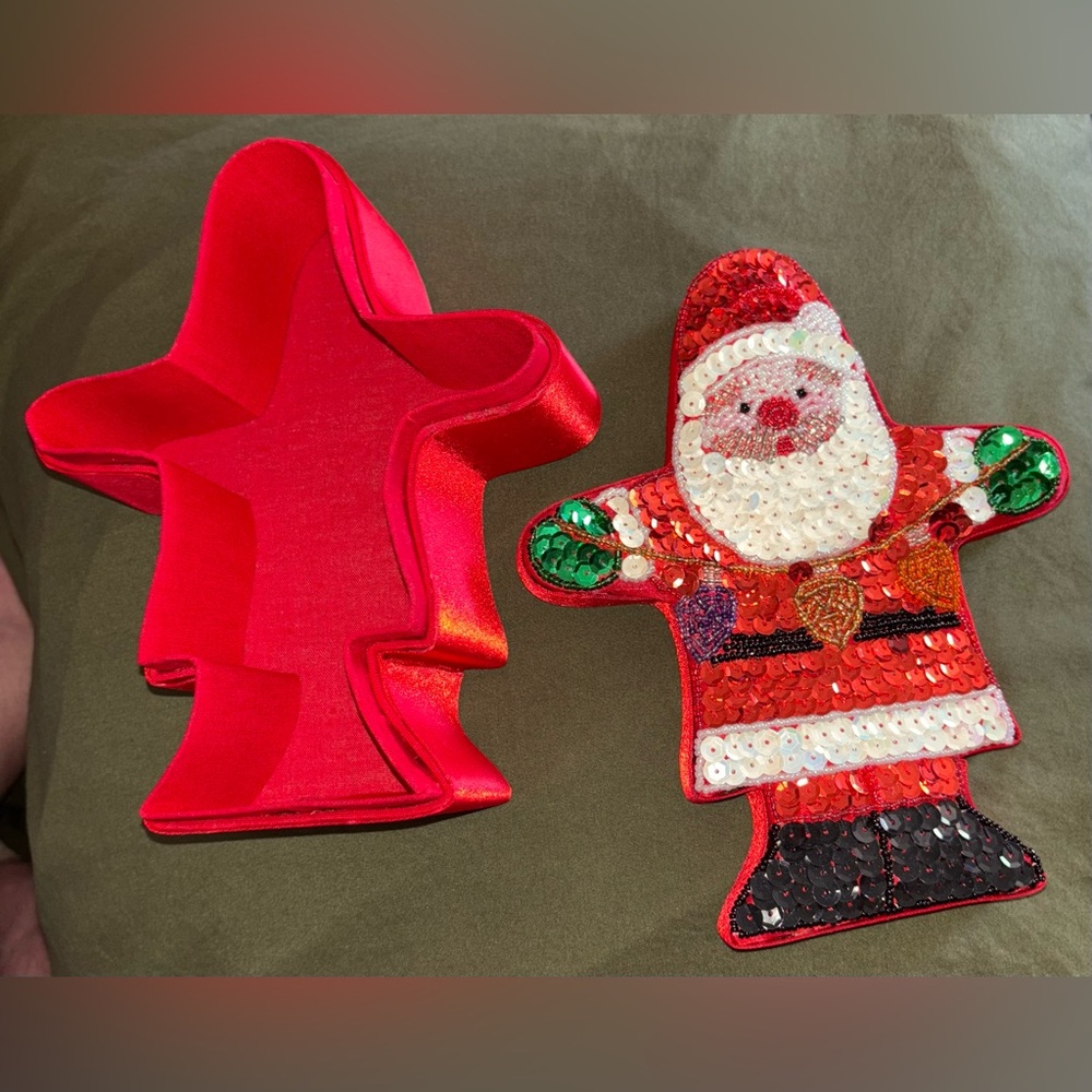 Beautiful Sequin/Beaded Santa Box - Picture 3 of 5